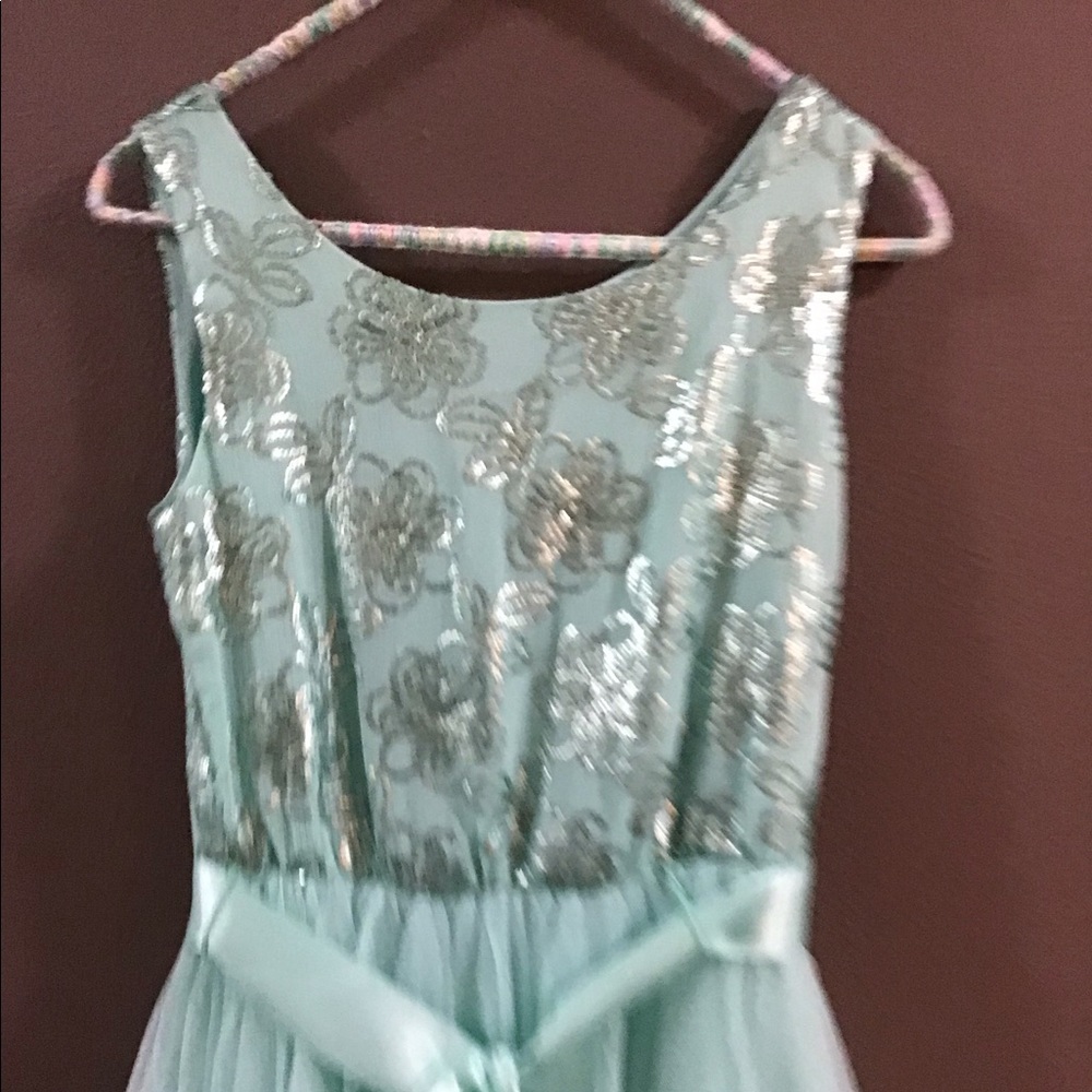 dress excellent condition classy beautiful no rips or stains Easter nonsmoking - Picture 2 of 3